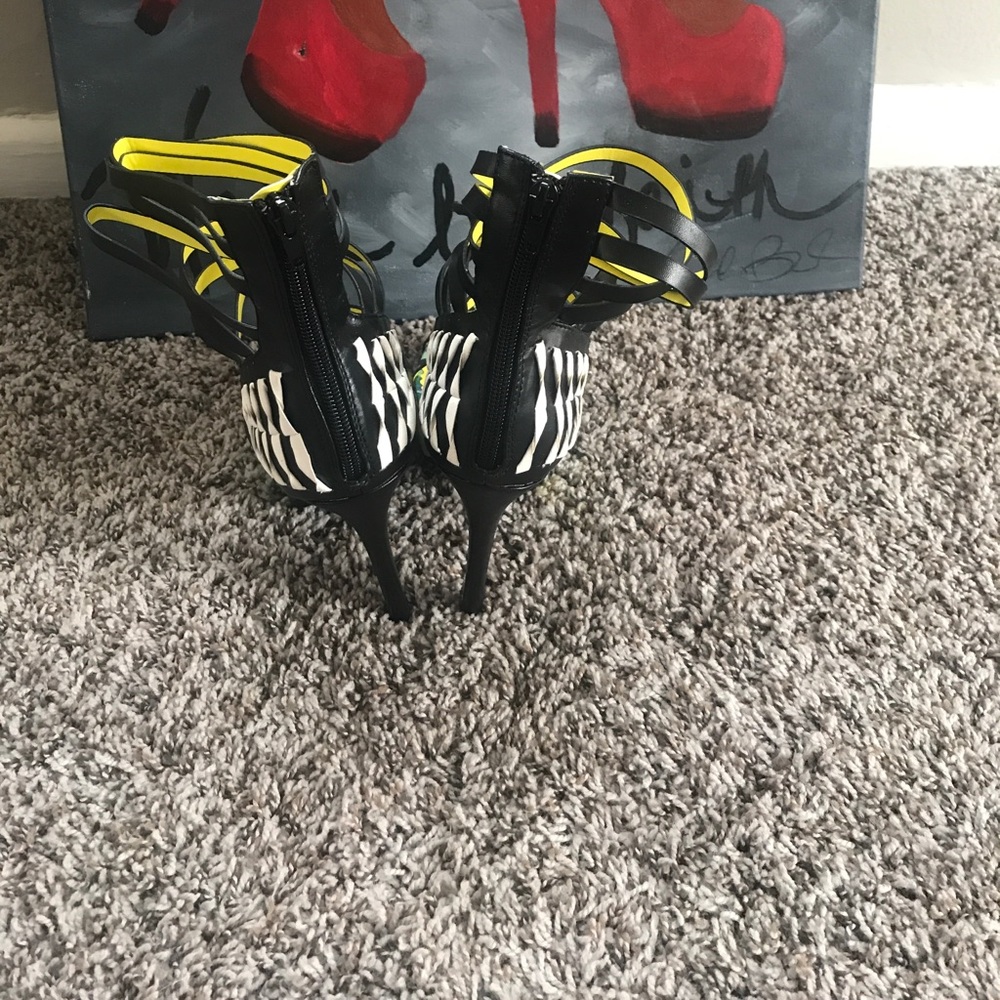 Shoes - Picture 2 of 4